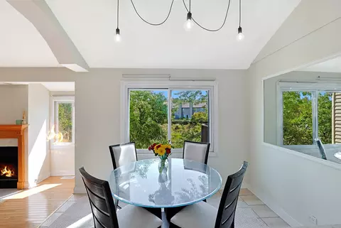 Dining - 365 Juniper Tree Ct, Hoffman Estates, IL 60169 photo 3 of 4