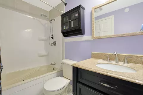 Bath - 365 Juniper Tree Ct, Hoffman Estates, IL 60169 photo 1 of 1
