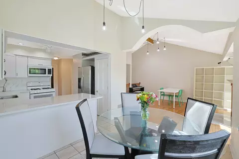 Dining - 365 Juniper Tree Ct, Hoffman Estates, IL 60169 photo 4 of 4