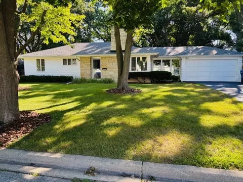 1945 Hickory St, Waukegan, IL 60087