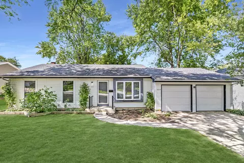 205 Augusta Dr, Mchenry, IL 60050