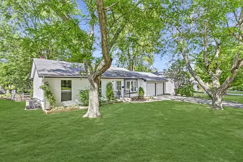 Exterior - 205 Augusta Dr, Mchenry, IL 60050 photo 6 of 7