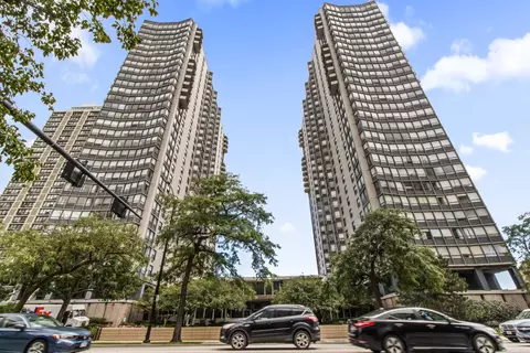 5701 N Sheridan Rd #16U, Chicago, IL 60660