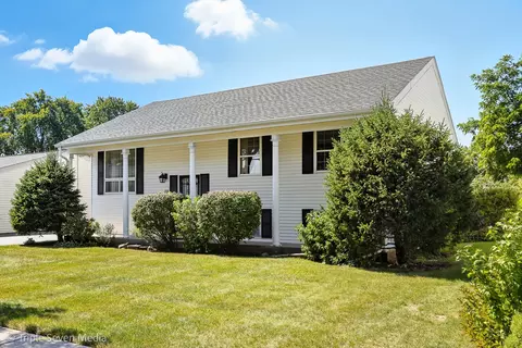 Exterior - 52 Schoenbeck Rd, Wheeling, IL 60090 photo 4 of 6