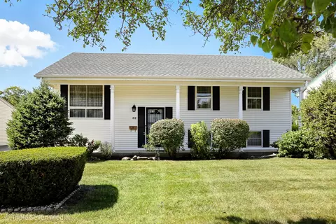 52 Schoenbeck Rd, Wheeling, IL 60090