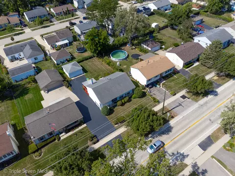 View/Area - 52 Schoenbeck Rd, Wheeling, IL 60090 photo 3 of 16