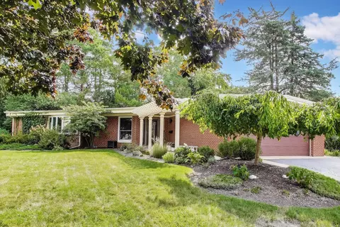 239 Beverly Rd, Barrington, IL 60010