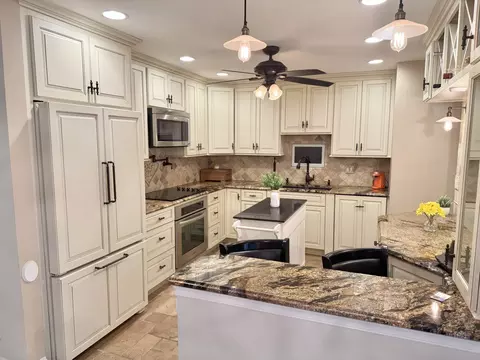 801 79th St #105, Darien, IL 60561 photo 2