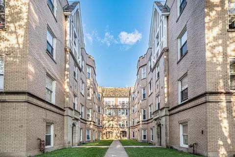 6319 N Artesian Ave #3W, Chicago, IL 60659