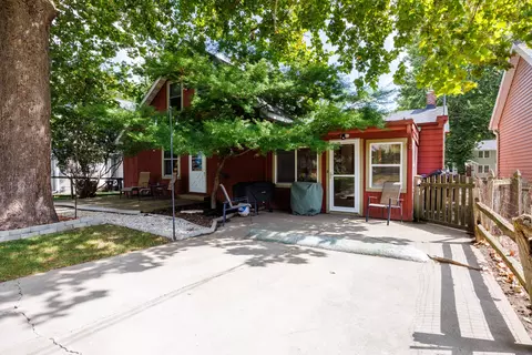 Exterior - 1406 Fell Ave, Bloomington, IL 61701 photo 4 of 11