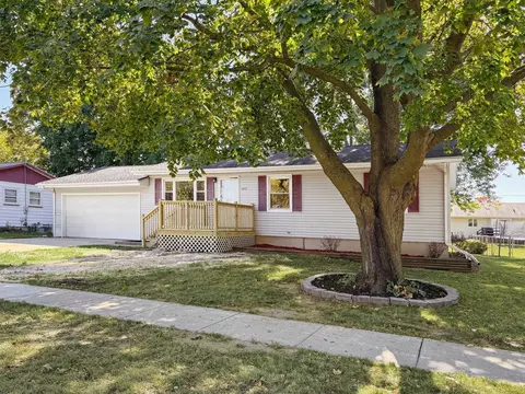 107 Southview Dr, Rochelle, IL 61068