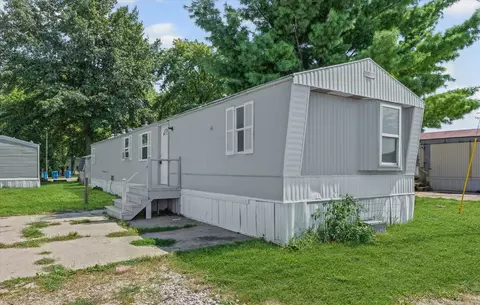 353 W Monroe St #M13, Monticello, IL 61856