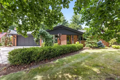 2008 Whitehall Rd, Rockford, IL 61107