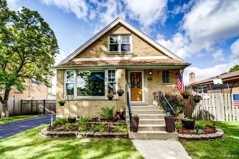 10942 S Tripp Ave, Oak Lawn, IL 60453