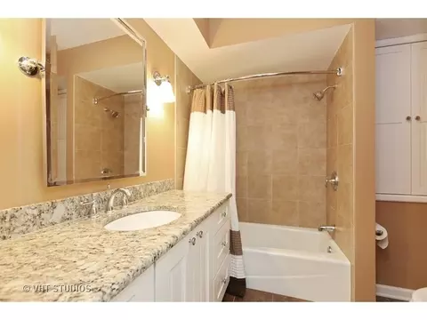 1614 Whittier Ln, Wheaton, IL 60189 photo 12