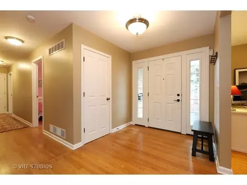 1614 Whittier Ln, Wheaton, IL 60189 photo 3