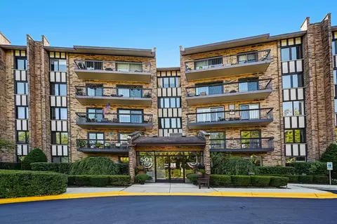 501 Lake Hinsdale Dr #504, Willowbrook, IL 60527