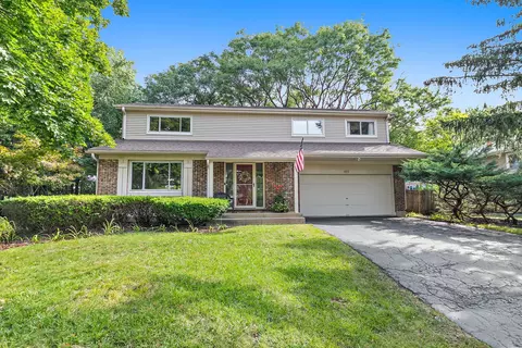 822 Woodbine Cir, Lake Zurich, IL 60047