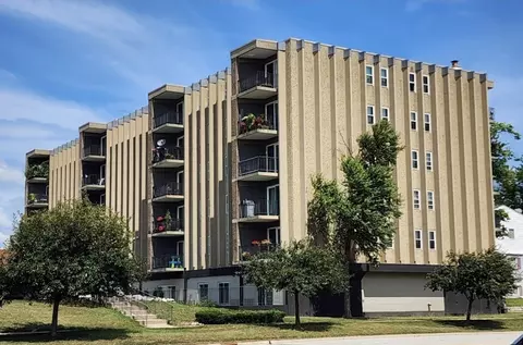 9514 Lawrence Ave #2106, Schiller Park, IL 60176