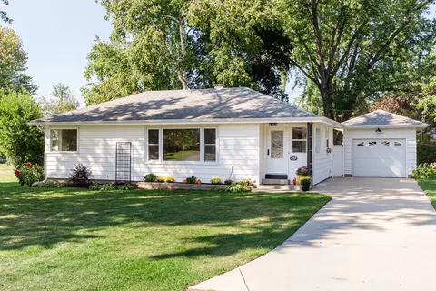 244 Panama Ave, Hampshire, IL 60140
