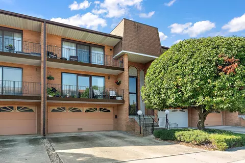 4025 W 93rd Pl #1E, Oak Lawn, IL 60453