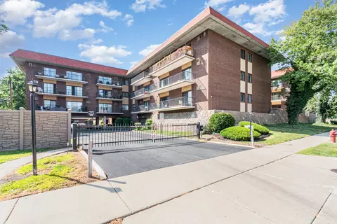 9540 Mayfield Ave #S214, Oak Lawn, IL 60453