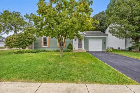 3130 Richland Ln, Aurora, IL 60504