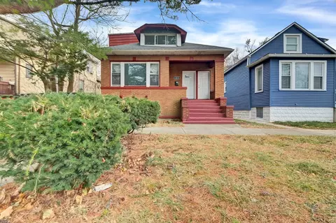 8210 S Manistee Ave, Chicago, IL 60617