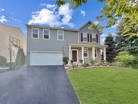 760 Canterbury Ln, Pingree Grove, IL 60140