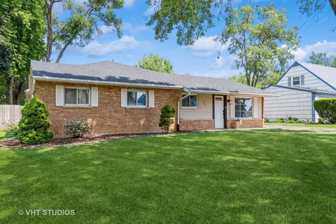 520 White Oak Rd, Bolingbrook, IL 60440