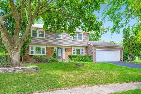 98 Stonegate Rd, Buffalo Grove, IL 60089