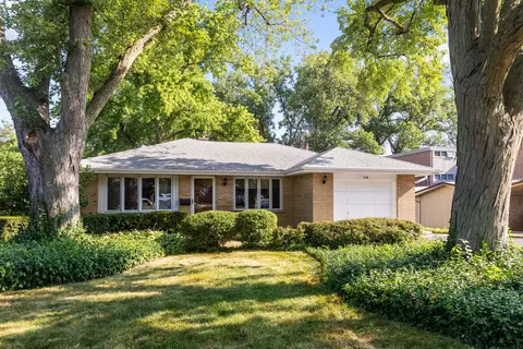 116 Sturtz St, Barrington, IL 60010