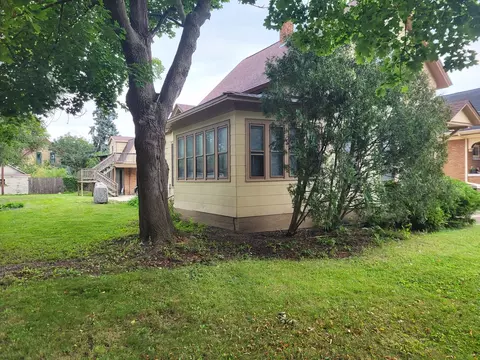 327 Billings St, Elgin, IL 60123 photo 5