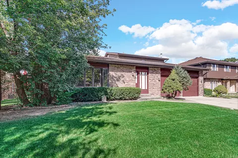 316 Morningside Dr #A, Bloomingdale, IL 60108