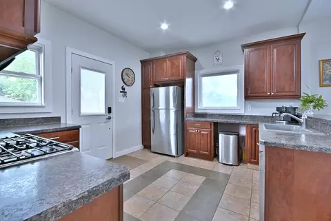 Kitchen - 3807 W Millstream Dr, Mchenry, IL 60050 photo 2 of 2