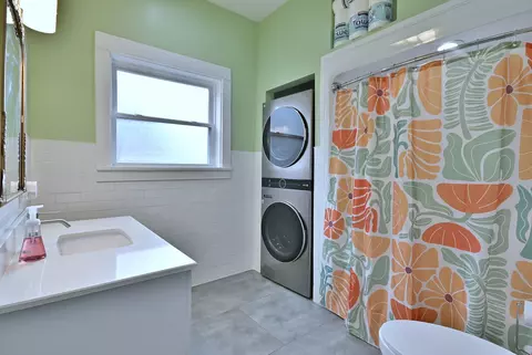 Bath - 3807 W Millstream Dr, Mchenry, IL 60050 photo 4 of 4