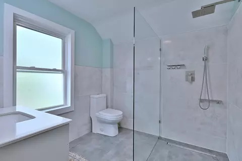 Bath - 3807 W Millstream Dr, Mchenry, IL 60050 photo 1 of 4