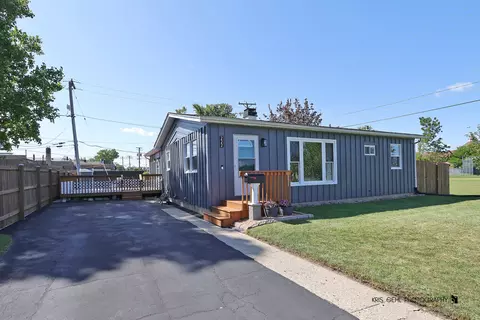222 W Church St, Wauconda, IL 60084