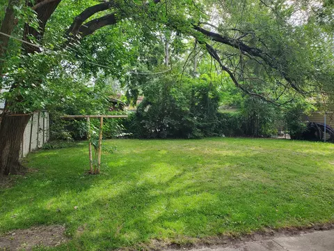 Exterior - 15019 Oak St, Dolton, IL 60419 photo 4 of 6