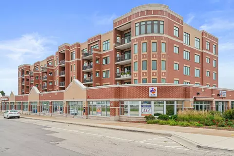 225 Main St #201, Roselle, IL 60172