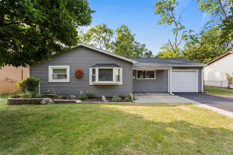 2005 E Country Squire Dr, Urbana, IL 61802