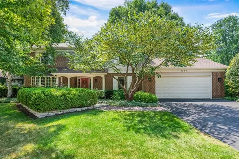 1500 Country Squire Dr, Geneva, IL 60134