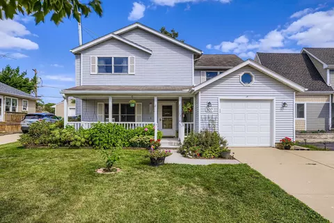 307 1st St, Wheeling, IL 60090