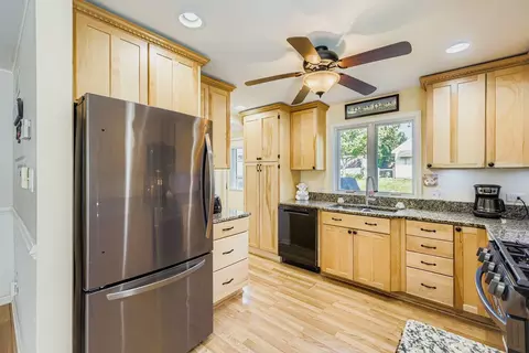 Kitchen - 307 1st St, Wheeling, IL 60090 photo 1 of 3