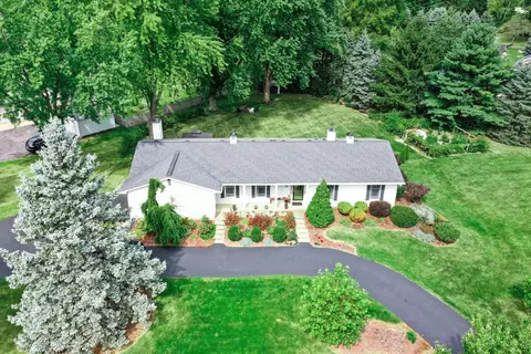 9623 N Hunters Ln, Spring Grove, IL 60081