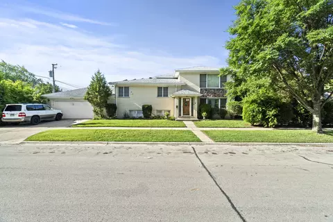 4053 Kirk St, Skokie, IL 60076