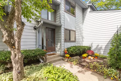 139 Windsor Dr #123, Vernon Hills, IL 60061