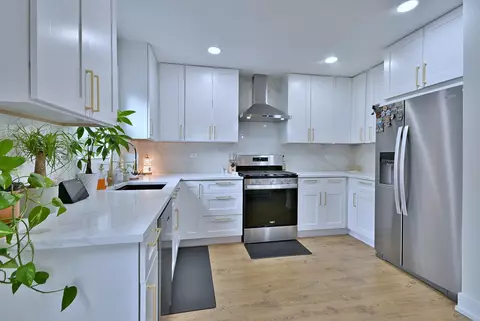 Kitchen - 6908 Lemhi Ct, Plainfield, IL 60586 photo 3 of 7