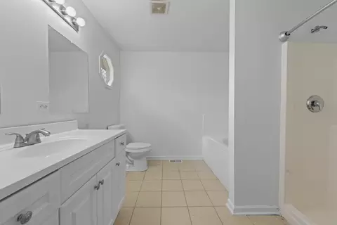 Bath - 16215 S Trumbull Ave, Markham, IL 60428 photo 2 of 3