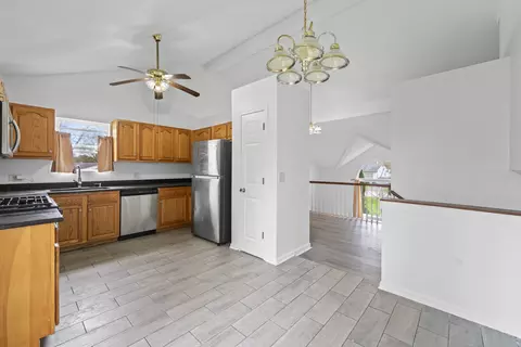 Kitchen - 16215 S Trumbull Ave, Markham, IL 60428 photo 3 of 3